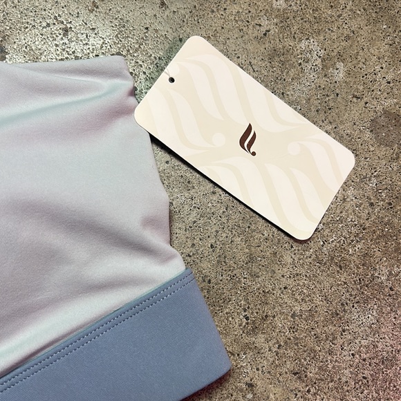 Fabletics Padded Oasis Twist Crisscross Sports Bra - Picture 2 of 3